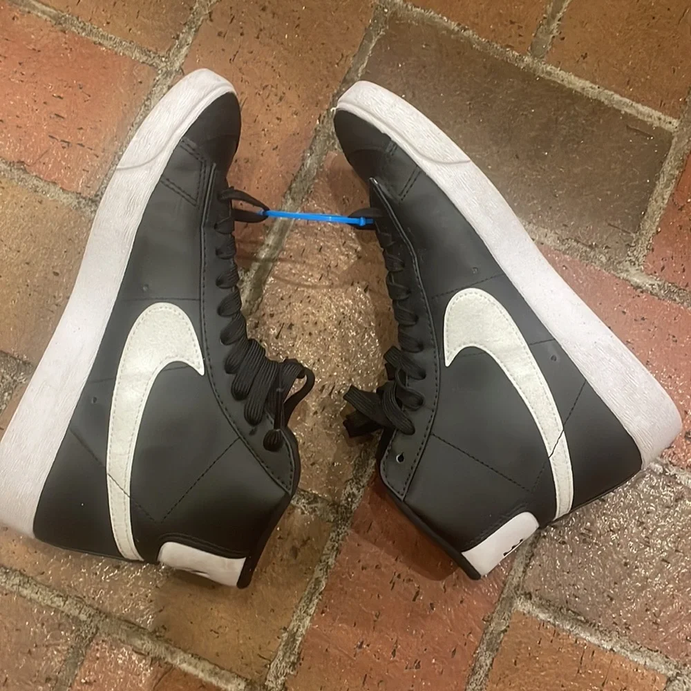 Nike stylish black